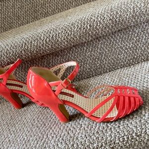 Beautiful coral heels for your fav sweater 🥰